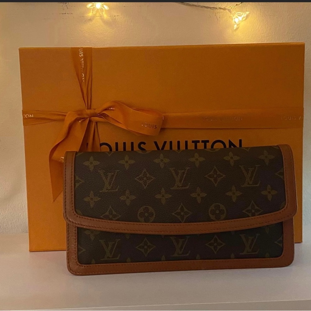 Louis Vuitton monogram clutch bag
